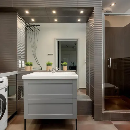 Spacious Located Near Raclawice Panorama By Renters Διαμέρισμα *